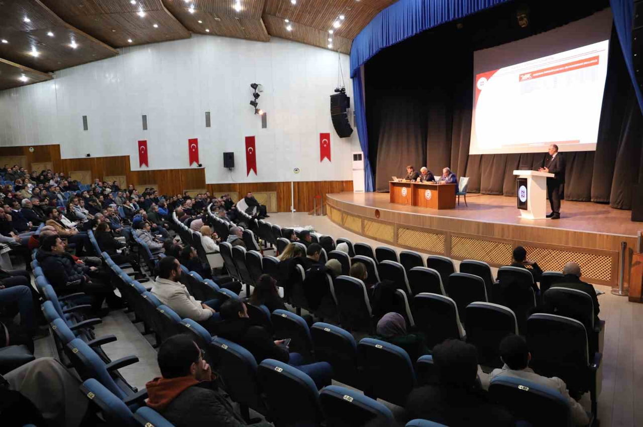 FIRAT ÜNİVERSİTESİ REKTÖRÜ PROF. DR. FAHRETTİN GÖKTAŞ,  AKADEMİK PERSONELLE BİR ARAYA...