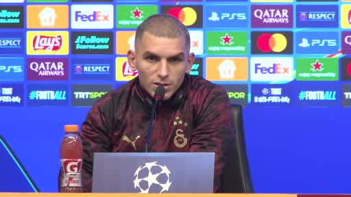 Galatasaray'ın Uruguaylı futbolcusu Lucas Torreira, sarı-kırmızılılardan gitmek istemediğini ve bu...