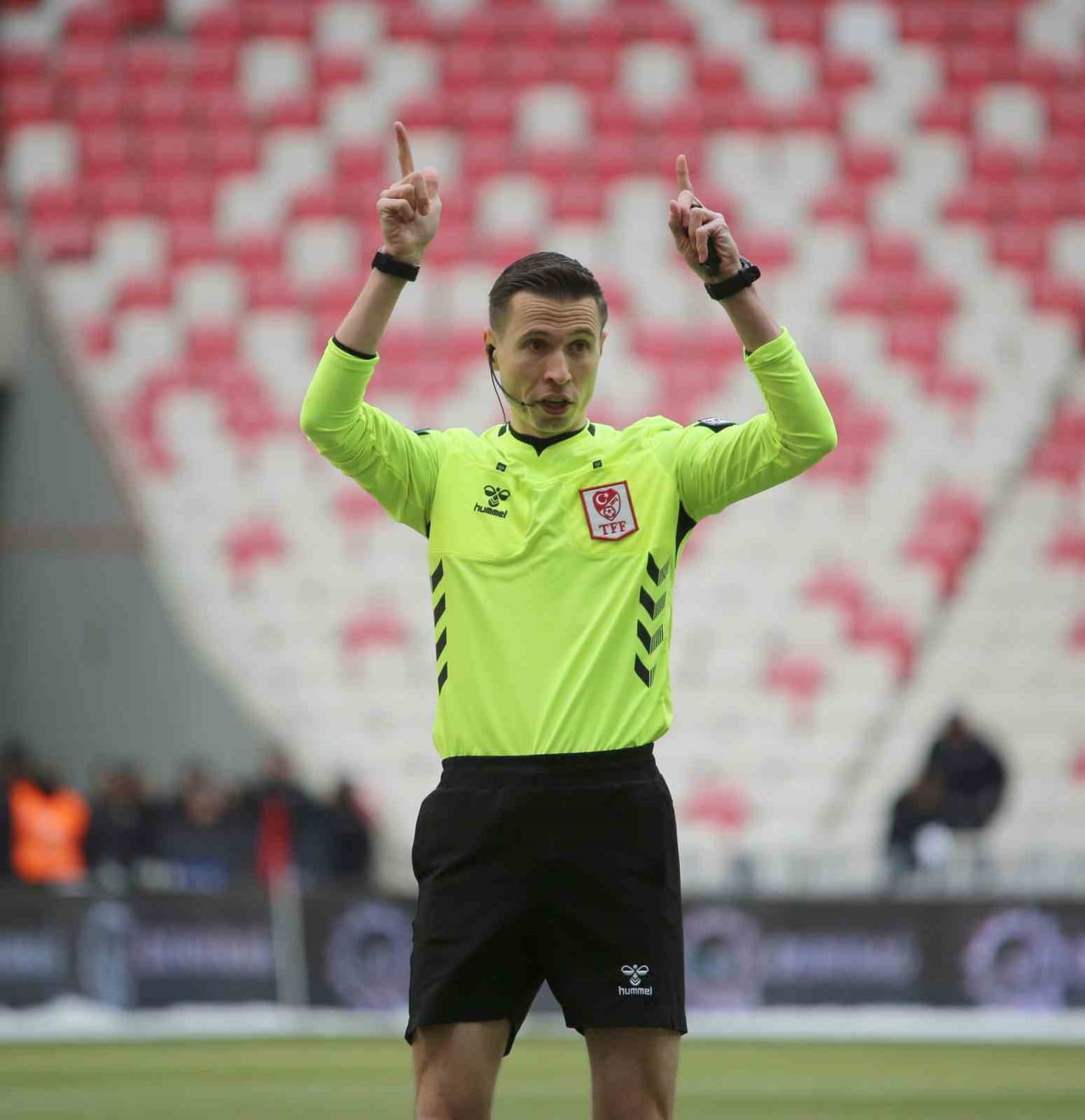 GALATASARAY-KAYSERİSPOR ARASINDA OYNANACAK SÜPER LİG MAÇINI HAKEM ADNAN DENİZ KAYATEPE...