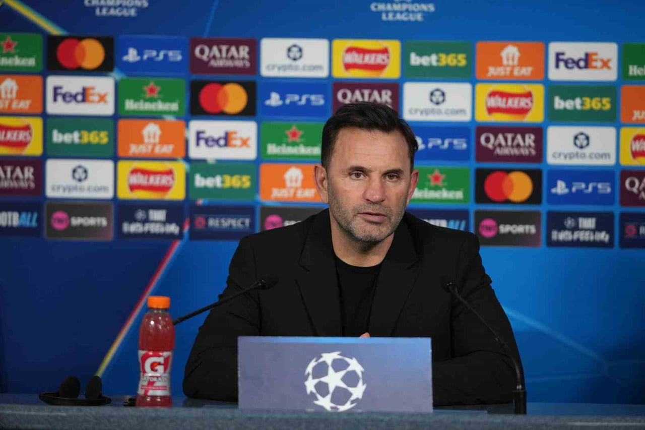 GALATASARAY TEKNİK DİREKTÖRÜ OKAN BURUK, 2-0 MAĞLUP OLMALARINA RAĞMEN UEFA ŞAMPİYONLAR LİGİ SON 16...