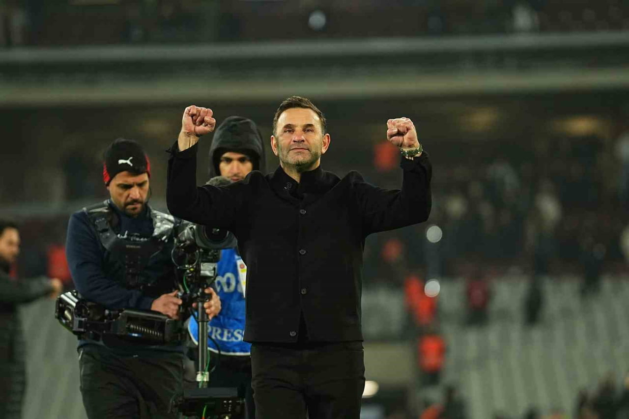 GALATASARAY TEKNİK DİREKTÖRÜ OKAN BURUK, FATİH KARAGÜMRÜK KARŞILAŞMASIYLA TRENDYOL SÜPER LİG...