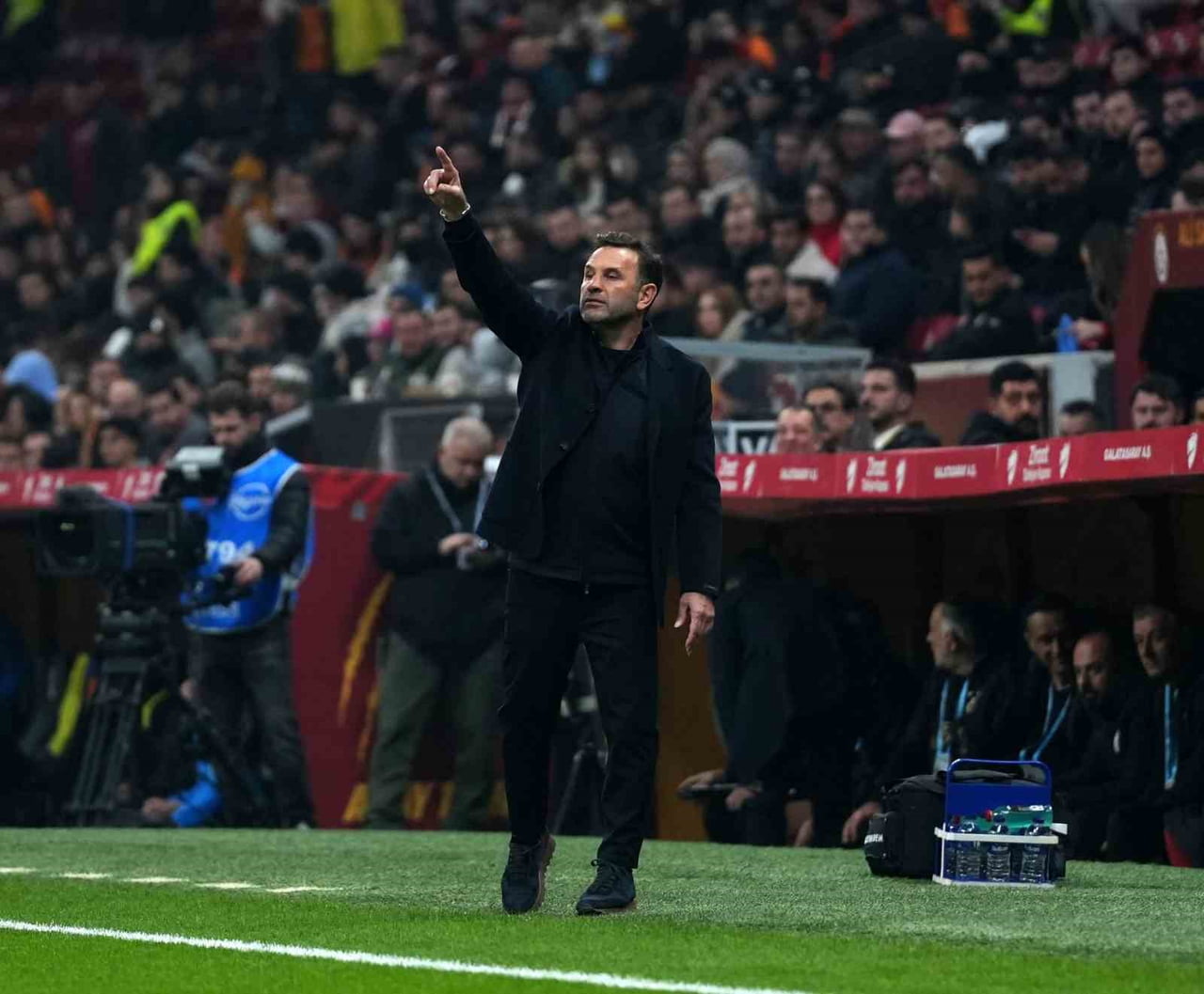 GALATASARAY TEKNİK DİREKTÖRÜ OKAN BURUK, SARI-KIRMIZILILARIN BAŞINDA FENERBAHÇE İLE 9 KEZ...