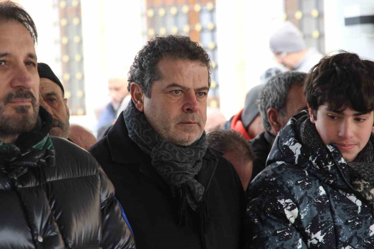 GAZETECİ CÜNEYT ÖZDEMİR’İN HAYATINI KAYBEDEN ANNESİ HAMİYET ÖZDEMİR, MEMLEKETİ ÇORUM’DA KILINAN...