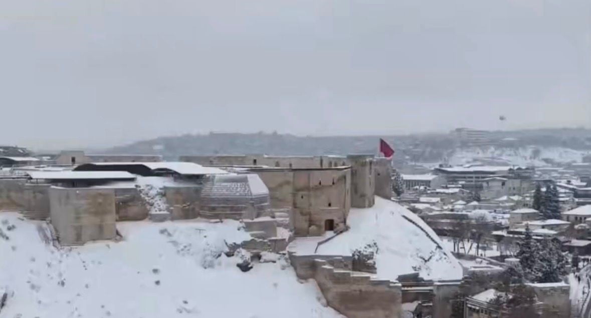 GAZİANTEP'TE GEÇTİĞİMİZ GÜNLERDE ETKİLİ OLAN KAR YAĞIŞININ ARDINDAN KENTİN TARİHİ NOKTALARI VE...