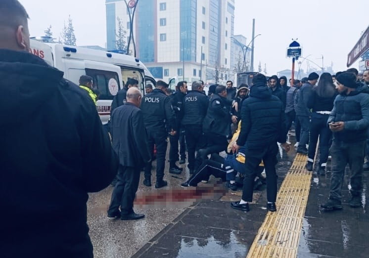 GAZİANTEP'TE İKİ GRUP ARASINDA ÇIKAN BIÇAKLI KAVGADA 1 KİŞİ HAYATINI KAYBETTİ, 1 KİŞİ DE AĞIR...