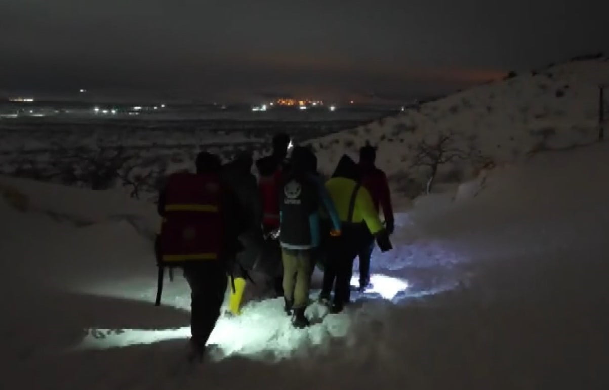 GAZİANTEP'TE RAHATSIZLANAN VATANDAŞ İÇİN UMKE EKİPLERİ SEFERBER OLDU. UMKE EKİPLERİ, ARAÇLARI KARA...