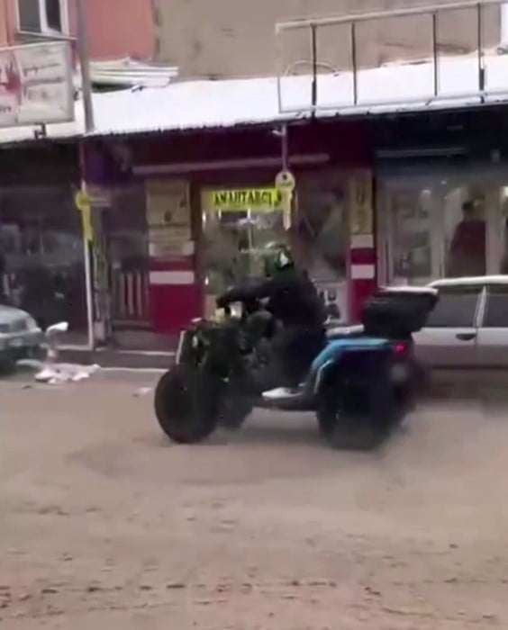 GAZİANTEP'TE TRAFİĞE AÇIK YOLDA DRİFT ATARAK TEHLİKE SAÇAN 2 ARAÇ SÜRÜCÜSÜNE CEZAİ İŞLEM...