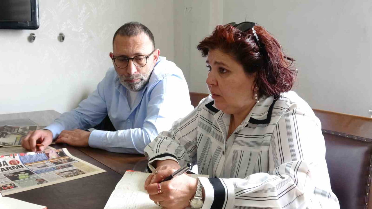 GAZİANTEP'TE YAŞAYAN SÜREKLİ BASIN KARTI VE YEREL GAZETE SAHİBİ ÖKKEŞ ÖZEKŞİ, KIZI LEYLA ÖZEKŞİ...