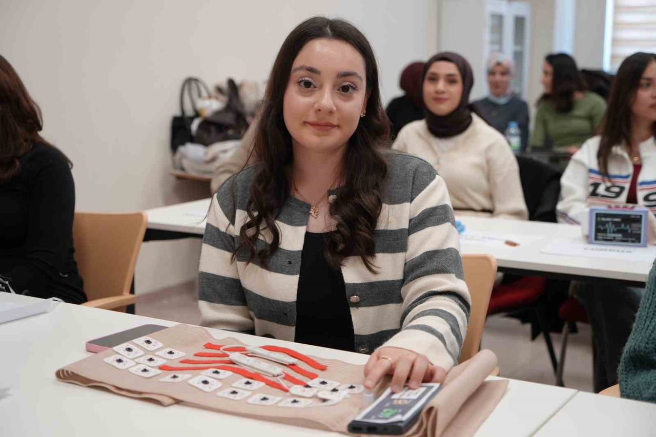 GAZİANTEP İSLAM BİLİM VE TEKNOLOJİ ÜNİVERSİTESİ (GİBTÜ) EBELİK BÖLÜMÜ ÖĞRENCİLERİ, "EBELİKTE...