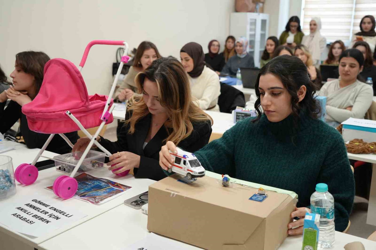 GAZİANTEP İSLAM BİLİM VE TEKNOLOJİ ÜNİVERSİTESİ (GİBTÜ) EBELİK BÖLÜMÜ ÖĞRENCİLERİ, "EBELİKTE...