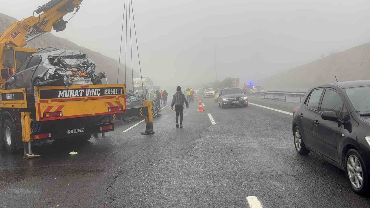 GAZİANTEP-ŞANLIURFA OTOYOLU KONTROLLÜ ŞEKİLDE TRAFİĞE AÇILDI