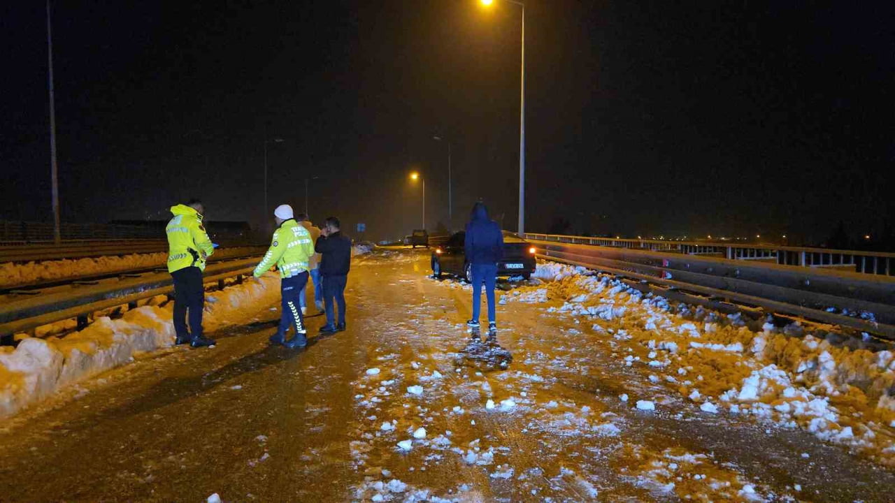 GAZİANTEP’TE BUZLANMA NEDENİYLE KAZA: 1 YARALI