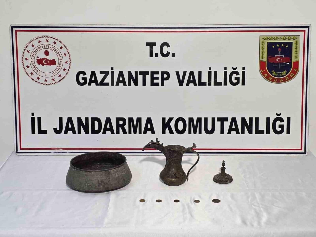 GAZİANTEP’TE KAÇAK KAZI YAPAN ŞAHISLARA JANDARMADAN SUÇÜSTÜ: 5 GÖZALTI