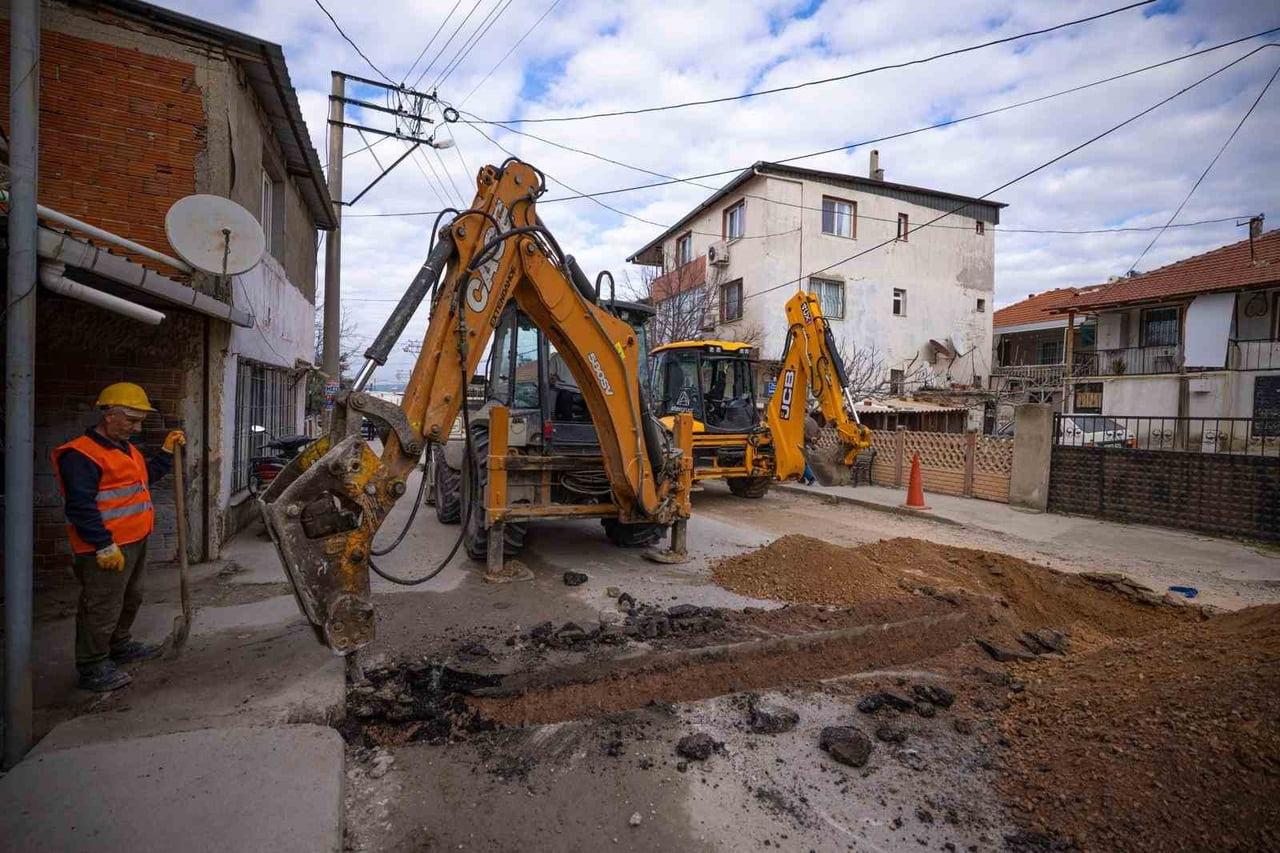 GAZİEMİR SARNIÇ’TA BAŞLATILAN 205 MİLYON LİRALIK PROJENİN DE YÜZDE 30’U TAMAMLANDI.