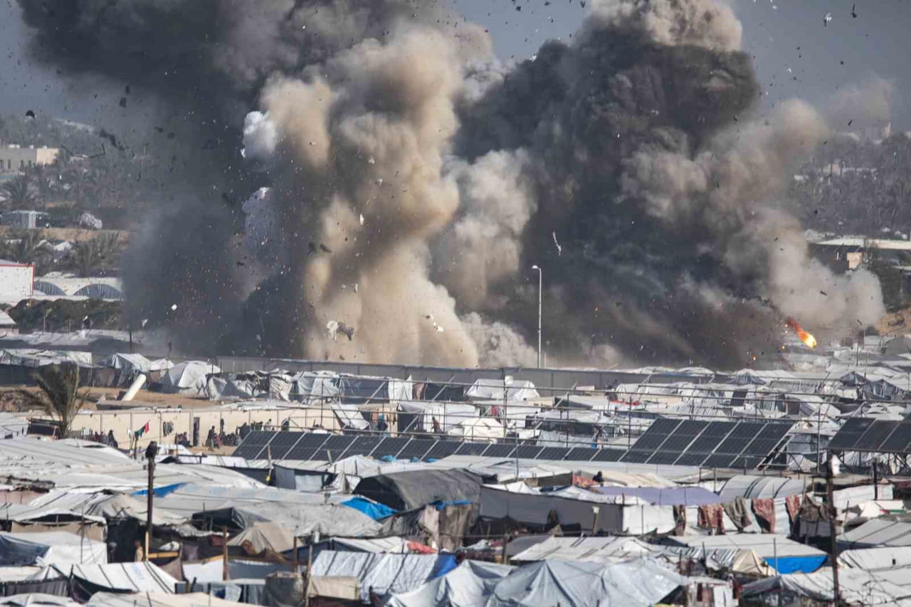 GAZZE (İHA) - İSRAİL’İN BU SABAH GAZZE ŞERİDİ’NİN ÇEŞİTLİ BÖLGELERİNDEKİ YERLEŞİM YERLERİNE...