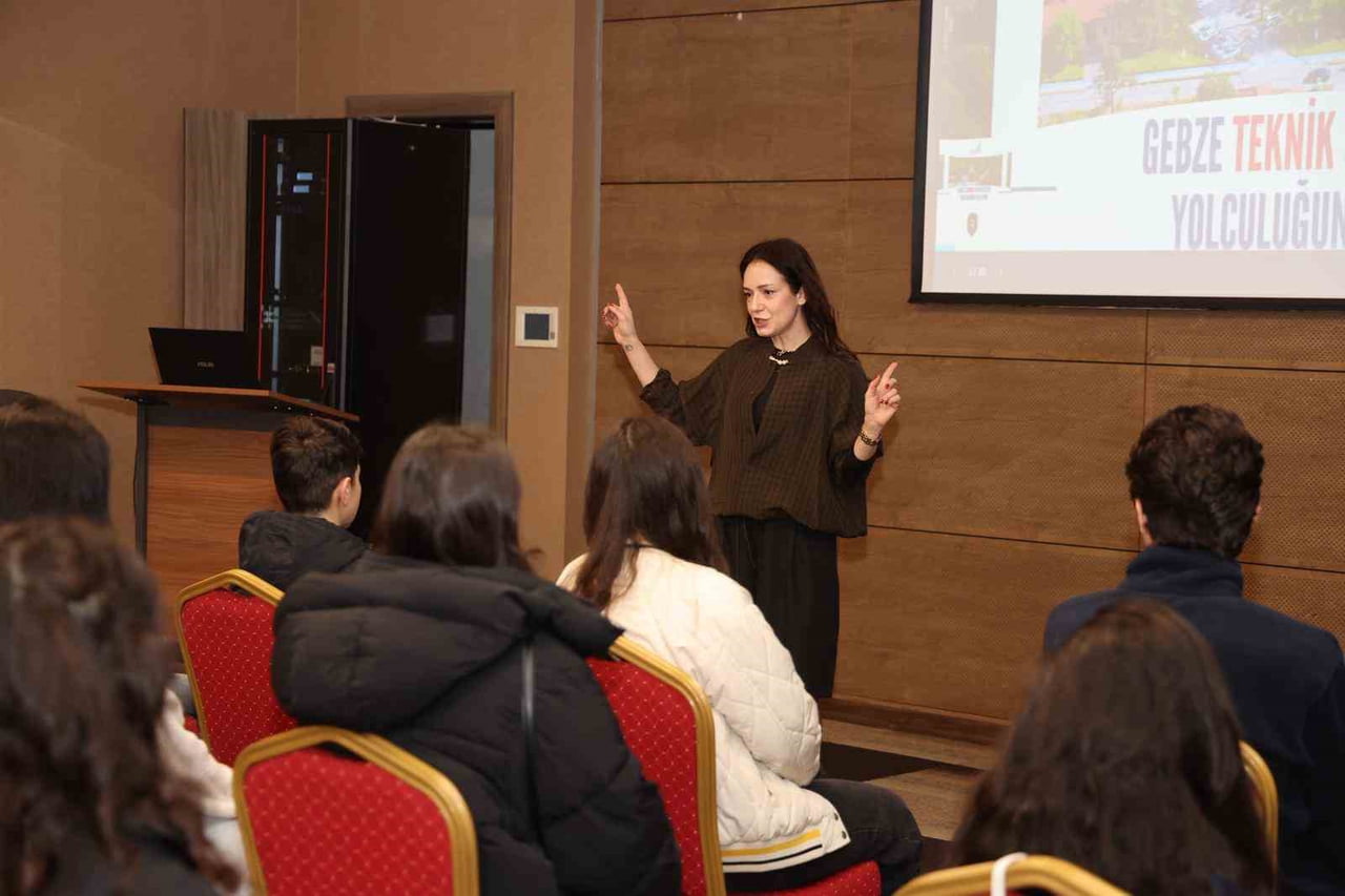 GEBZE'DE YÜRÜTÜLEN "41 GENÇ" PROJESİNİN 11. DÖNEMİ, ÖĞRENCİLERİN KAMPÜSTEKİ İLK DERSİYLE...