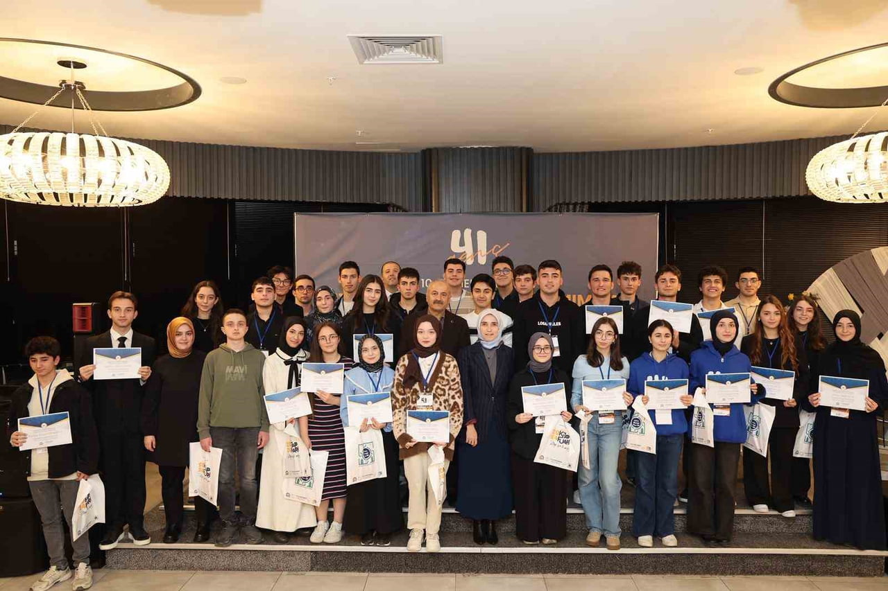 GEBZE BELEDİYESİ’NİN 41 GENÇ PROGRAMI’NDA 10. DÖNEM TAMAMLANIRKEN, ÖĞRENCİLER DEPREME DAYANIKLI...