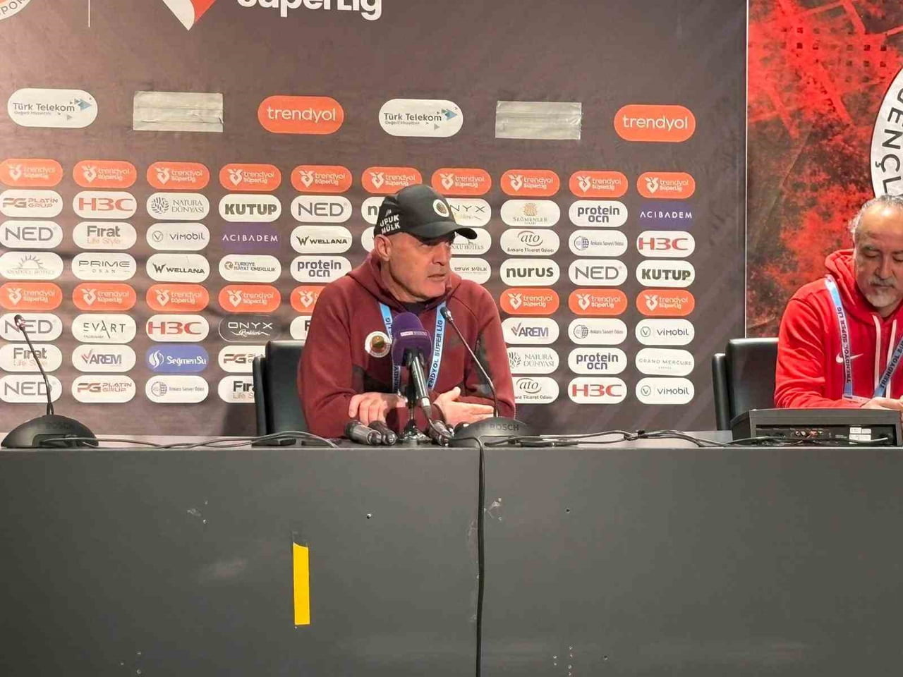 GENÇLERBİRLİĞİ TEKNİK SORUMLUSU ÖZCAN BİZATİ, OYUN ALIŞKANLIĞI OLAN SAMSUNSPOR GİBİ TAKIMLARA...