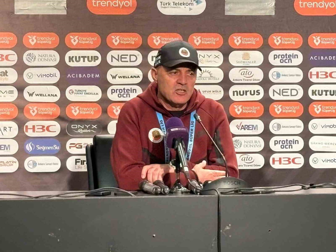 GENÇLERBİRLİĞİ TEKNİK SORUMLUSU ÖZCAN BİZATİ, OYUN ALIŞKANLIĞI OLAN SAMSUNSPOR GİBİ TAKIMLARA...