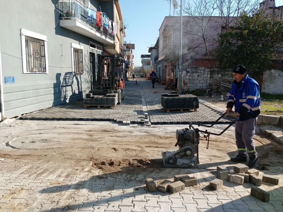 GERMENCİK BELEDİYESİ EKİPLERİ TARAFINDAN İSTASYON MAHALLESİ’NDE YÜRÜTÜLEN ÇALIŞMALARDA KİLİT PARKE...