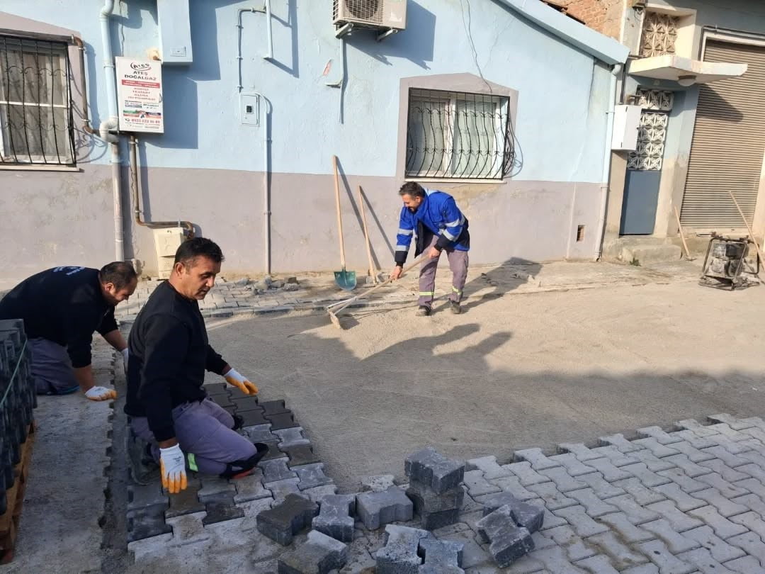 GERMENCİK’TE YOL ÇALIŞMALARI SÜRÜYOR