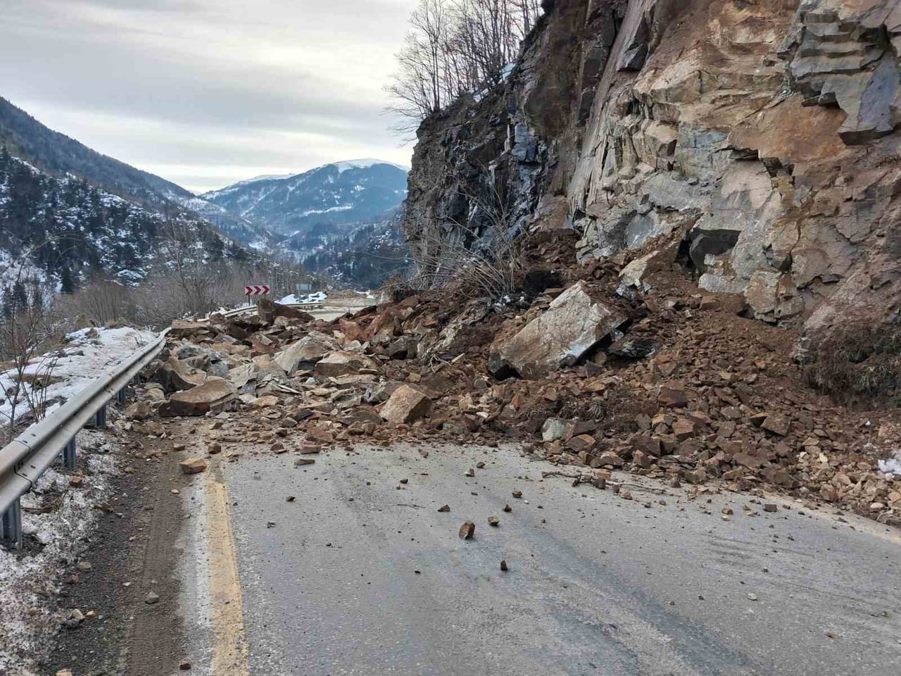 GİRESUN’U ALUCRA, ÇAMOLUK VE ŞEBİNKARAHİSAR İLÇELERİ ÜZERİNDEN İÇ ANADOLU BÖLGESİ’NE BAĞLAYAN...