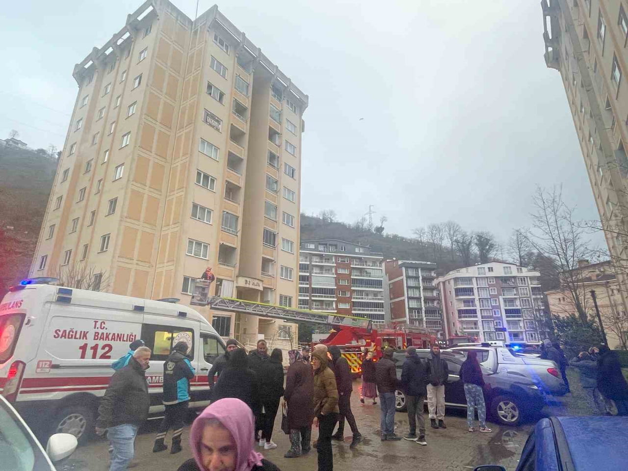 GİRESUN’UN TEYYAREDÜZÜ MAHALLESİ BATLAMA TOKİ KONUTLARINDA ÇIKAN YANGIN PANİĞE NEDEN OLDU. İDDİAYA...