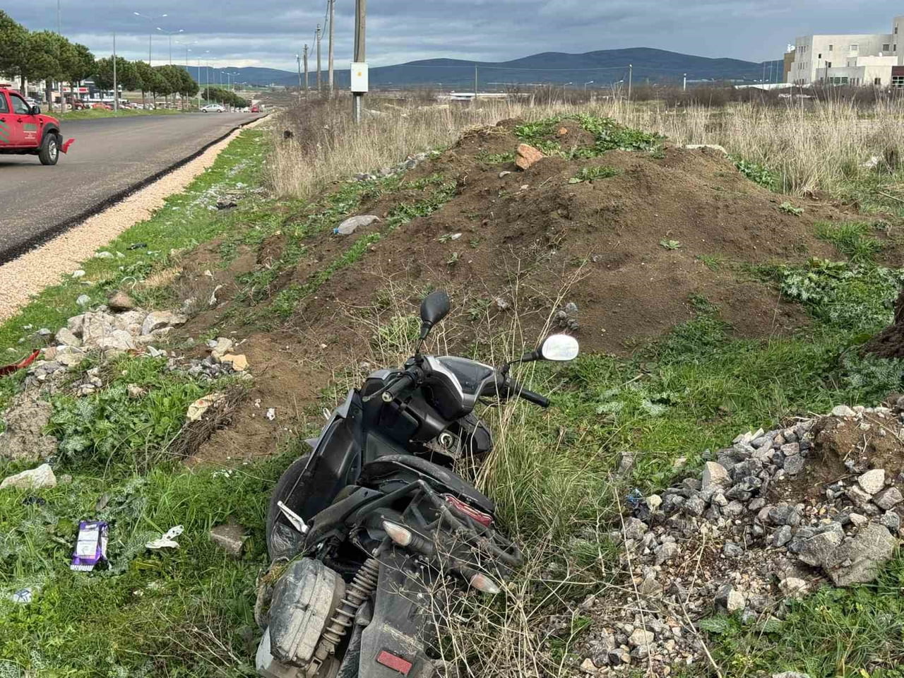 GÖNEN’DE KAMYONET İLE MOTOSİKLET ÇARPIŞTI: 1 YARALI