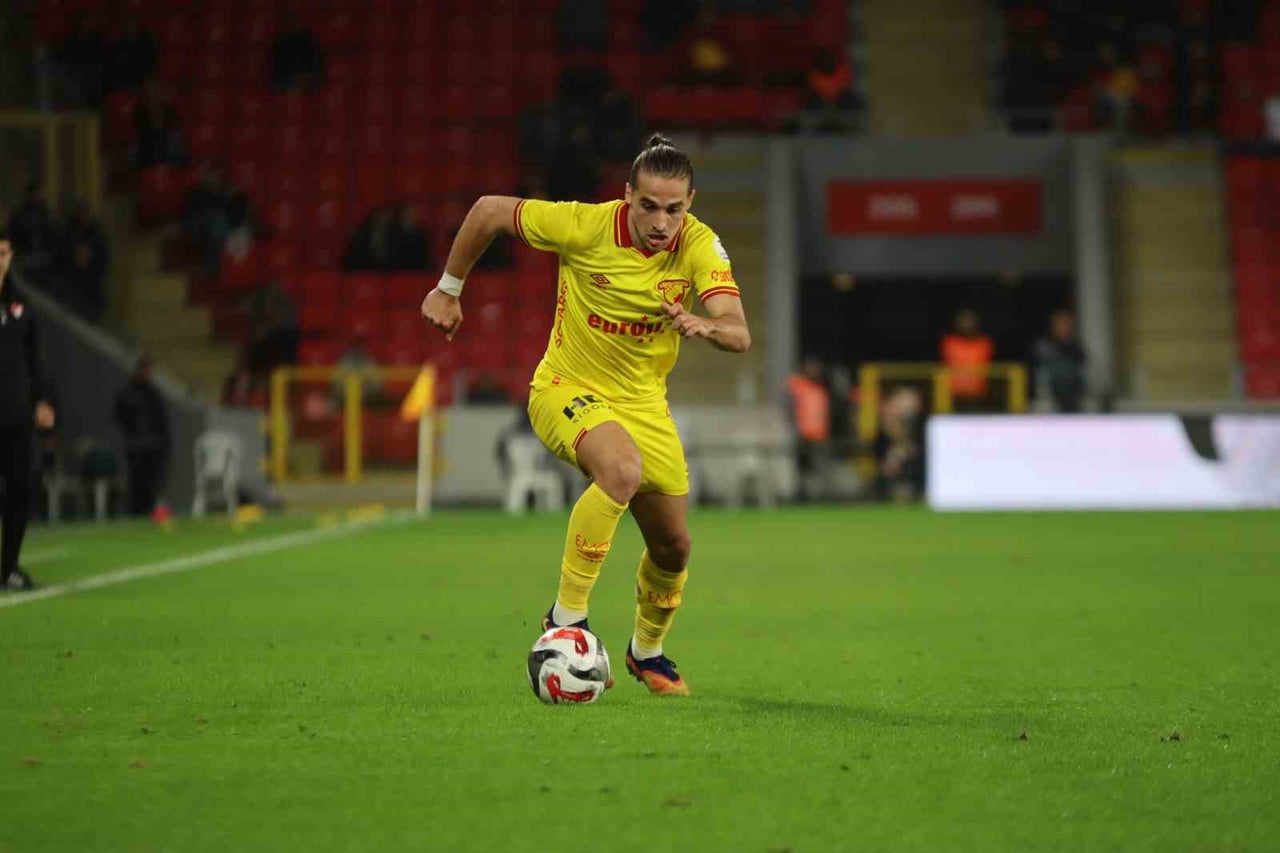 GÖZTEPE, GÜRSEL AKSEL STADYUMU’NDA OYNADIĞI HAZIRLIK MAÇINDA BULGARİSTAN TEMSİLCİSİ CSKA 1948’İ...