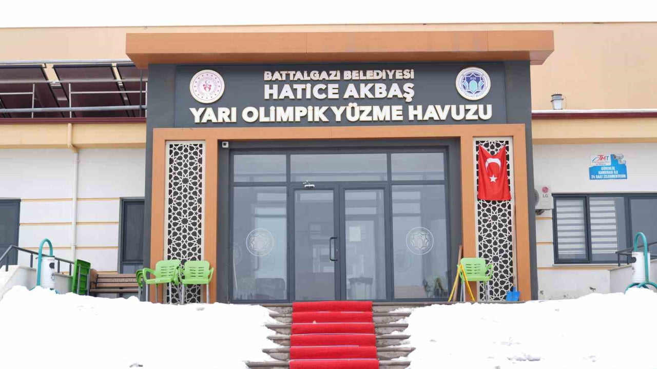 GÖZTEPE HATİCE AKBAŞ YARI OLİMPİK YÜZME HAVUZU’NDA YENİ DÖNEM EĞİTİMLERİ