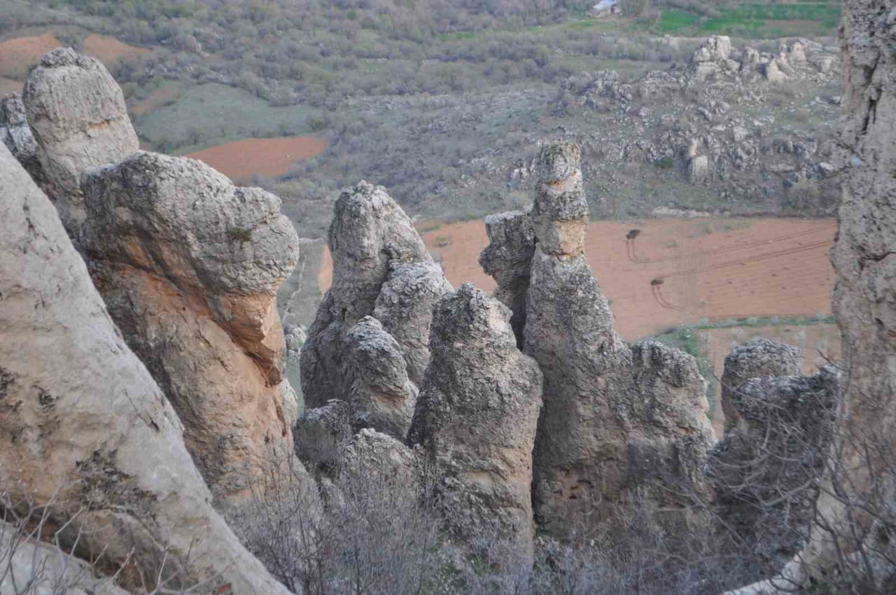 .GÜNEYDOĞU’NUN KAPADOKYA’SI DİYARBAKIR'IN ÇERMİK İLÇESİNDE BULUNAN GELİNCİK DAĞI TURİZME...