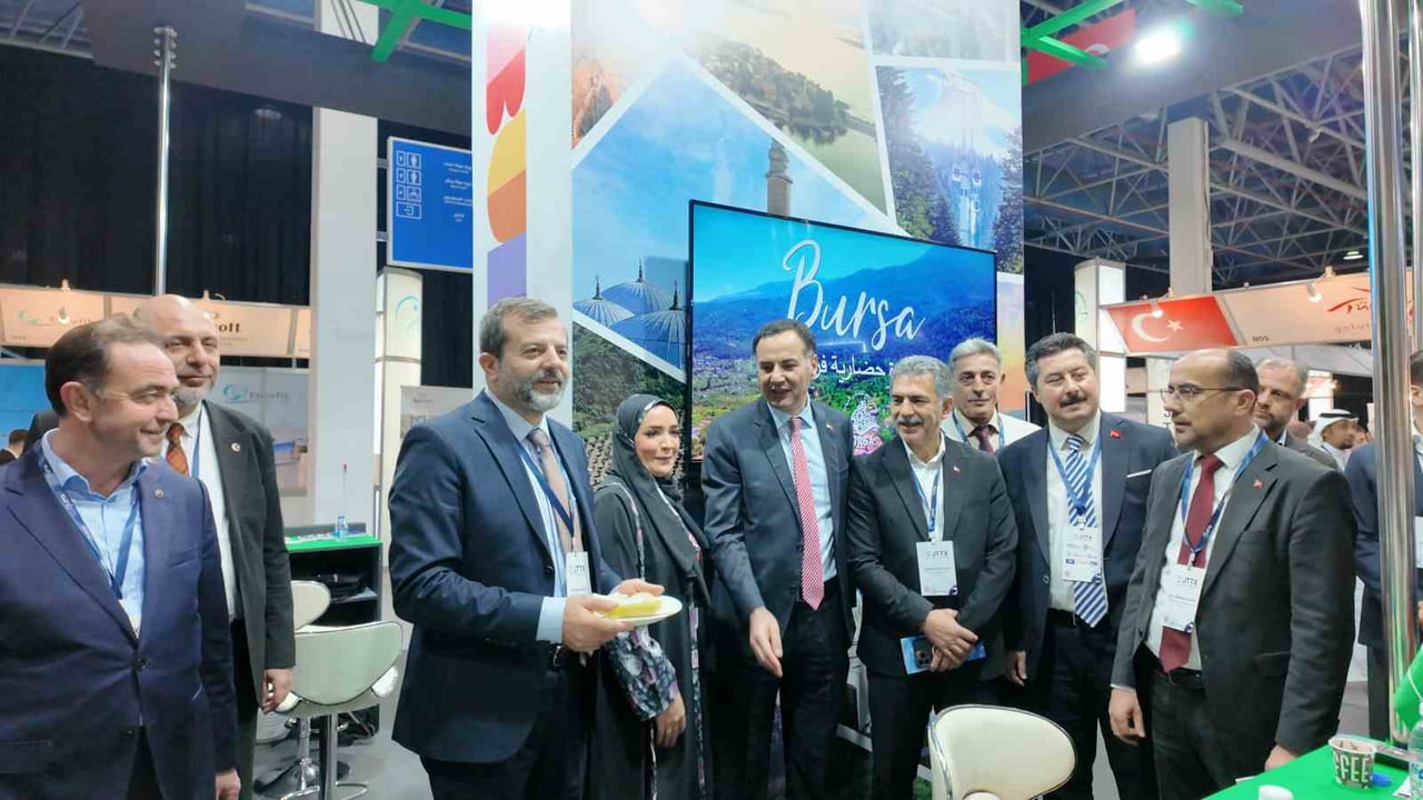 GÜRSU BELEDİYE BAŞKANI MUSTAFA IŞIK, BURSA STANDINDA, FUARIN İLK GÜNÜNDE GÜRSU’NUN TESCİLLİ...