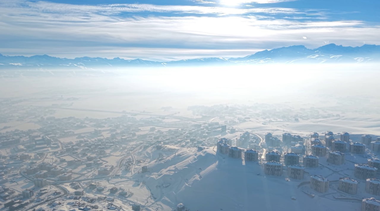 HAKKARİ'NİN YÜKSEKOVA İLÇESİNDE ETKİLİ OLAN YOĞUN SİS NEDENİYLE ANKARA-YÜKSEKOVA KARŞILIKLI UÇAK...