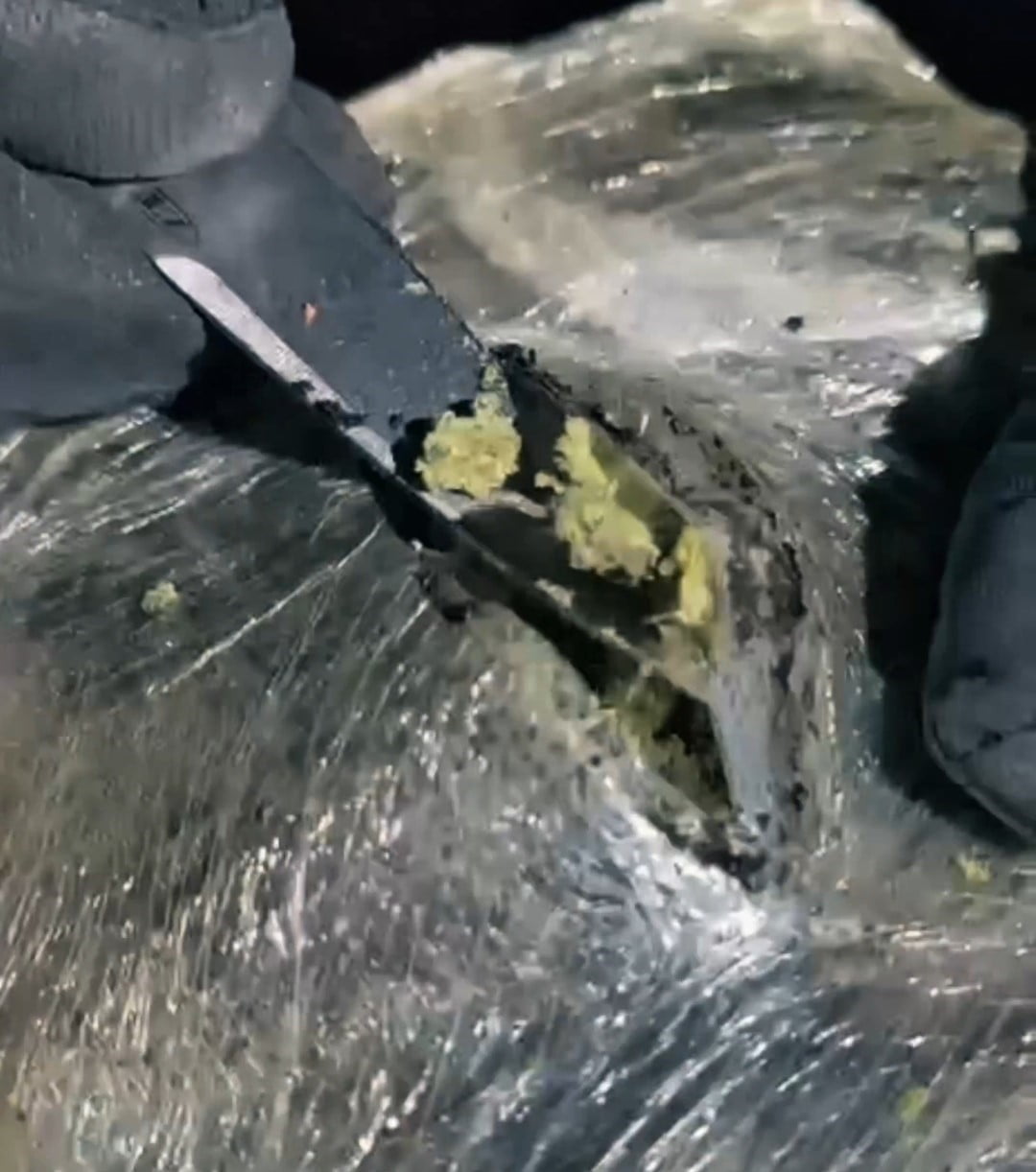 HAKKARİ'NİN YÜKSEKOVA İLÇESİNDE HAFİF TİCARİ KAPALI KASA KAMYONETTE YAPILAN ARAMADA 30 KİLOGRAM...