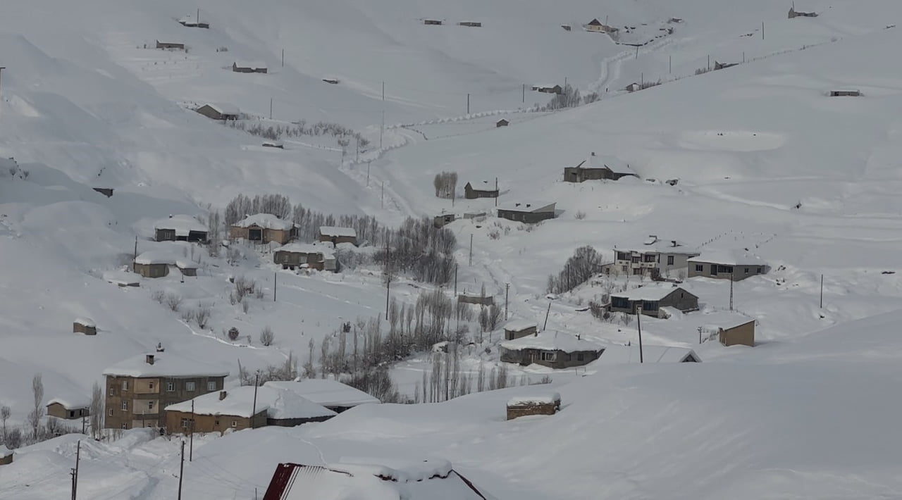 HAKKARİ’DE ETKİLİ OLAN KAR YAĞIŞI NEDENİYLE 59 KÖY VE 170 MEZRAYA ULAŞIM SAĞLANAMIYOR.