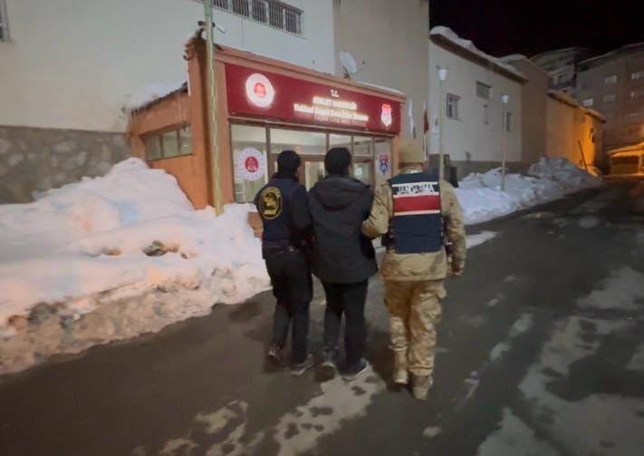 HAKKARİ’DE JANDARMA EKİPLERİNCE DÜZENLENEN OPERASYONDA 22 YIL 4 AY KESİNLEŞMİŞ HAPİS CEZASI...