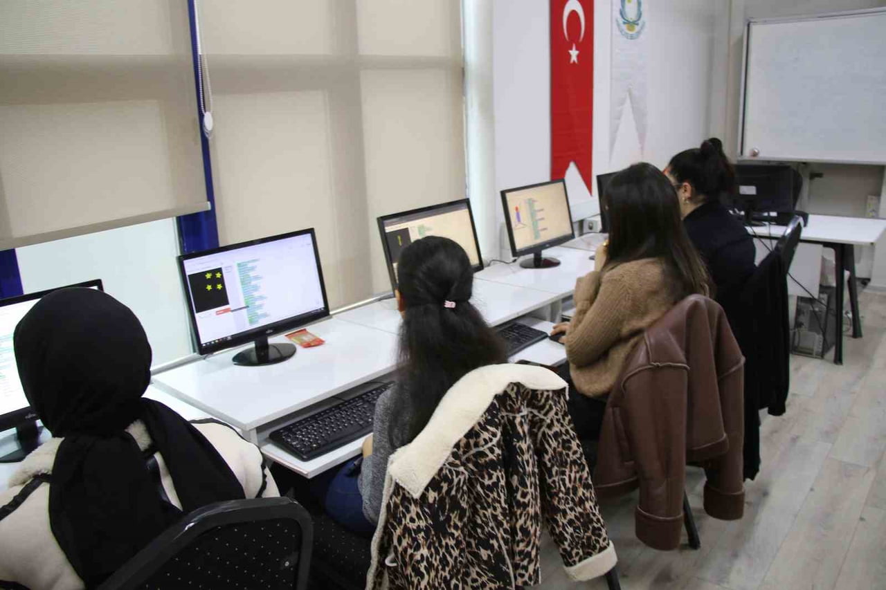 HALİLİYE BELEDİYESİ’NDEN TEKNOLOJİ ODAKLI EĞİTİM