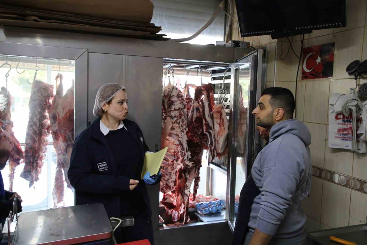 HATAY BÜYÜKŞEHİR BELEDİYESİ EKİPLERİ, VATANDAŞLARIN SAĞLIKLARINI VE EKONOMİK HAKLARINI KORUMAK...