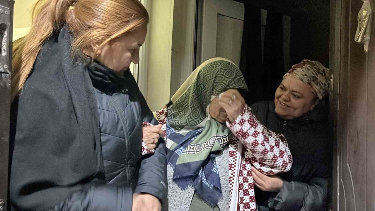 HATAY’DA BABA YADİGARI EVİNDE YALNIZ BAŞINA ZOR ŞARTLARDA YAŞAMAYA ÇALIŞAN GÖRME ENGELLİ YAŞLI...