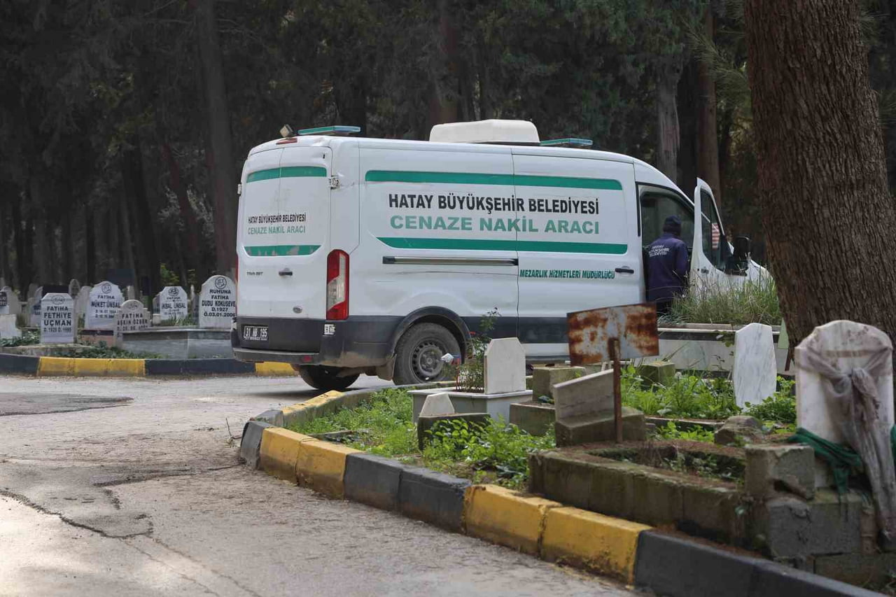 HATAY’DA DEPREMİN ARDINDAN YILLARDIR ŞEHİR ŞEHİR GEZEREK KIZ KARDEŞİNİ ARAYAN ABLASI AYTEN TUNCER...