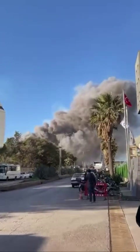 HATAY’DA FAALİYET GÖSTEREN EKİNCİLER DEMİR ÇELİK FABRİKASI’NIN OCAK KISMINDA YAŞANAN SU SIZMASIYLA...