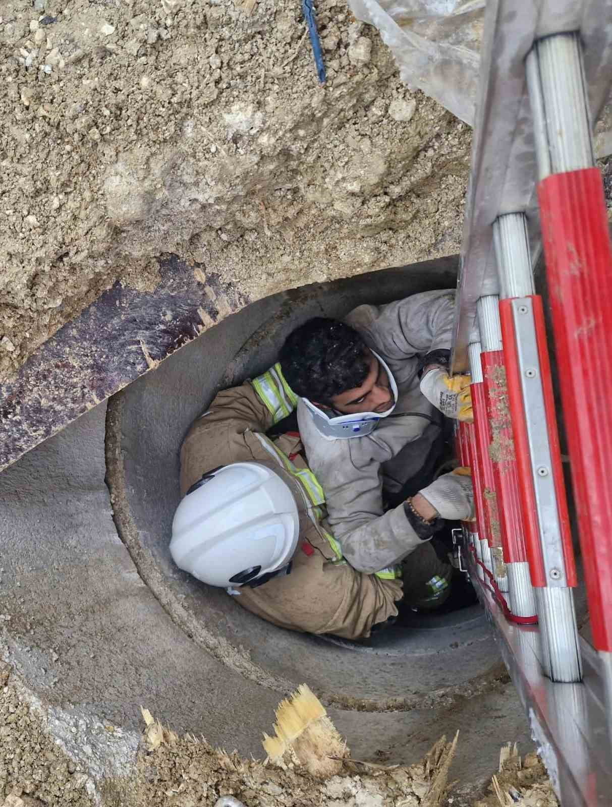 HATAY’DA KUYUYA DÜŞEREK MAHSUR KALAN YARALI VATANDAŞI İTFAİYE KURTARDI.