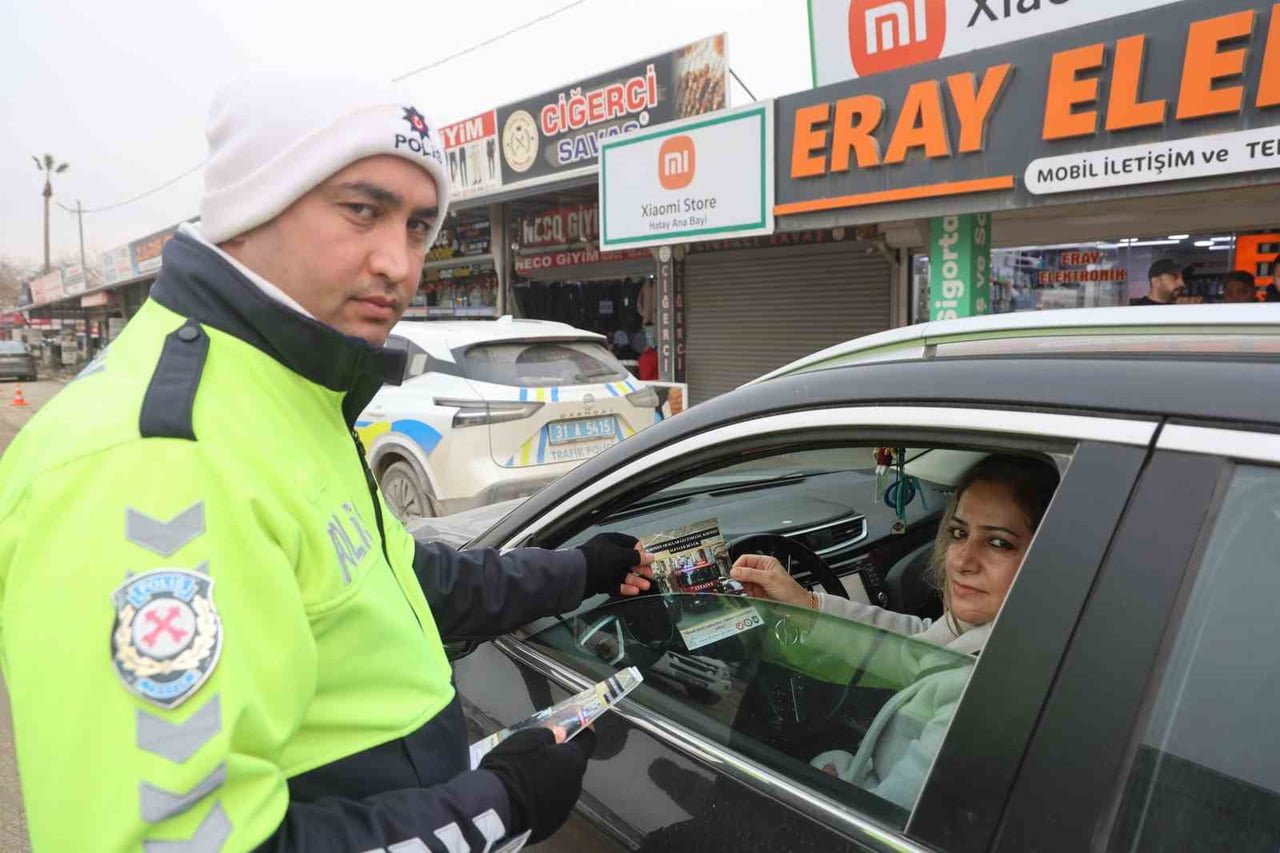HATAY’DA POLİS EKİPLERİ, SÜRÜCÜLERE YÖNELİK HATALI PARK NEDENİYLE OLUŞABİLECEK SORUNLARA KARŞI...