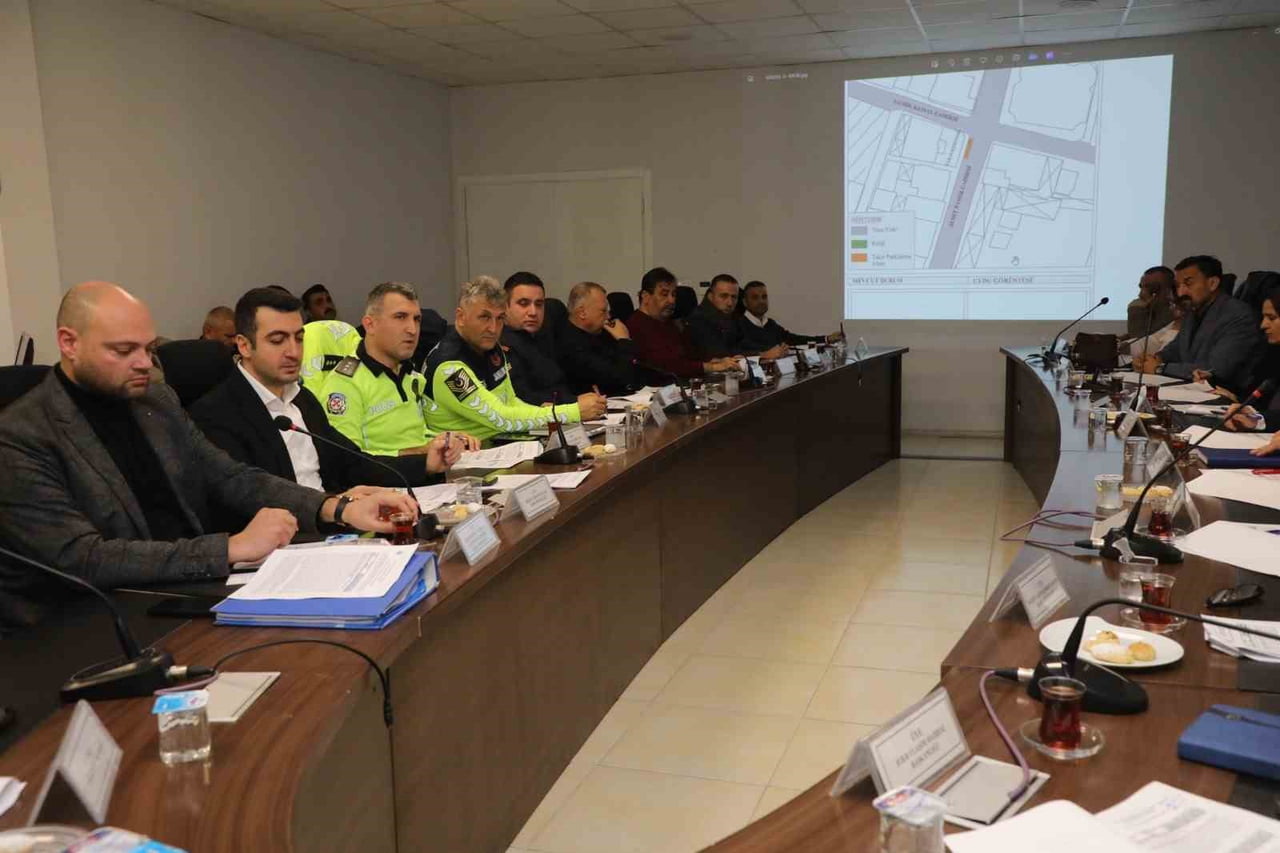 HATAY’DA ULAŞIM KOORDİNASYON MERKEZİ TARAFINDAN ALINAN KARARLA 3 KÖPRÜ TRAFİĞE KAPATILIRKEN, 5...