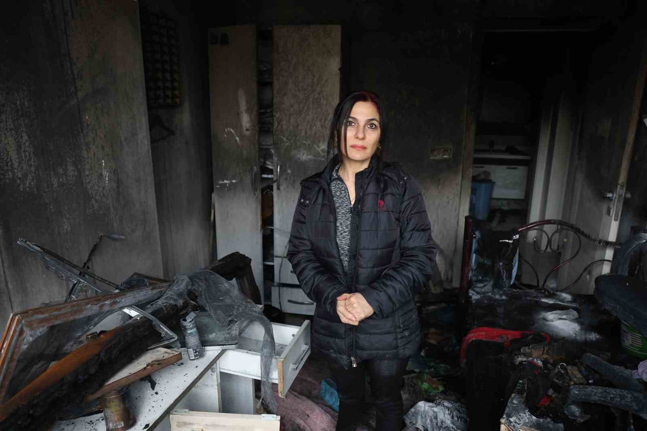 HATAY’IN DEFNE İLÇESİNDE BİNADA ÇIKAN YANGIN, BÜYÜMEDEN İTFAİYE EKİPLERİ TARAFINDAN SÖNDDÜRÜLDÜ....