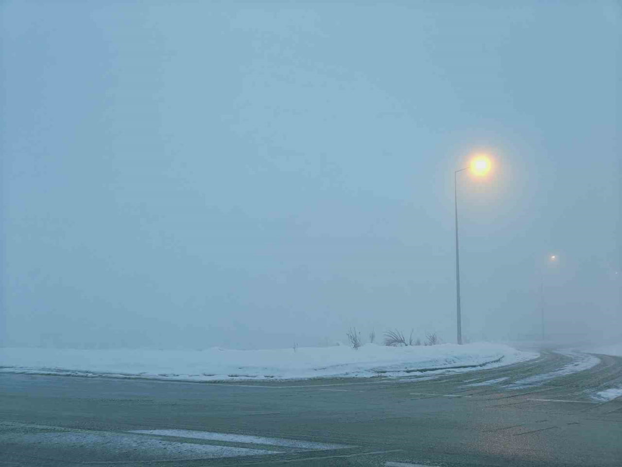 HAVA SICAKLIKLARININ DÜŞTÜĞÜ KAYSERİ'DE KENTİN YÜKSEK KESİMLERİNDE SİS ETKİLİ OLDU.