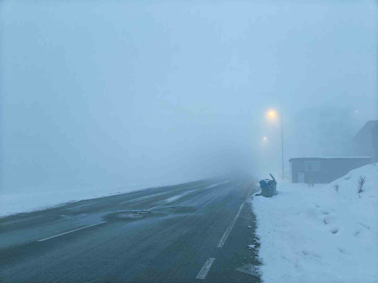 HAVA SICAKLIKLARININ DÜŞTÜĞÜ KAYSERİ'DE KENTİN YÜKSEK KESİMLERİNDE SİS ETKİLİ OLDU.