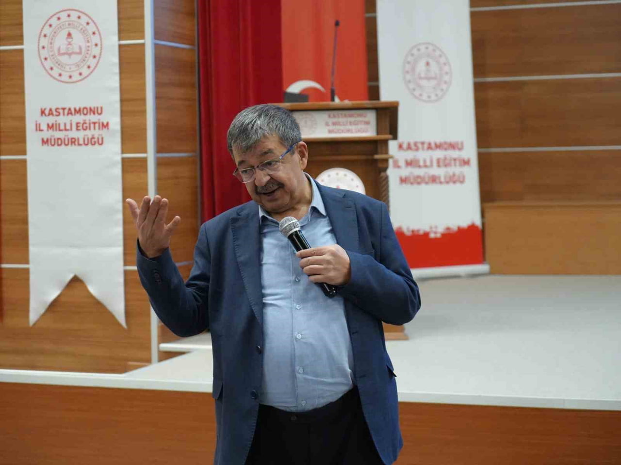 HAYATİ İNANÇ KONFERANSTA KONUŞTU.