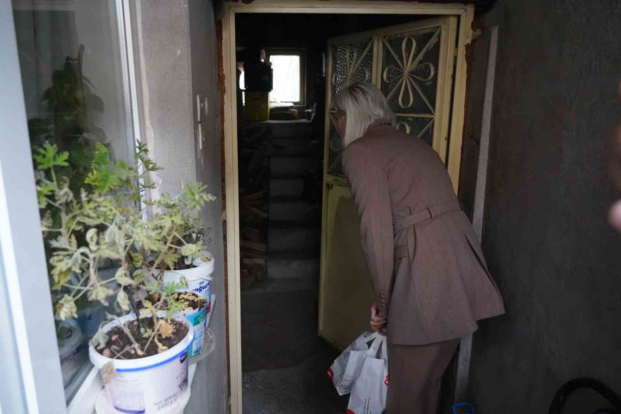 HAZIRLANAN SICAK YEMEKLERİ BAŞKAN SUBAŞI EVLERE TESLİM ETTİ