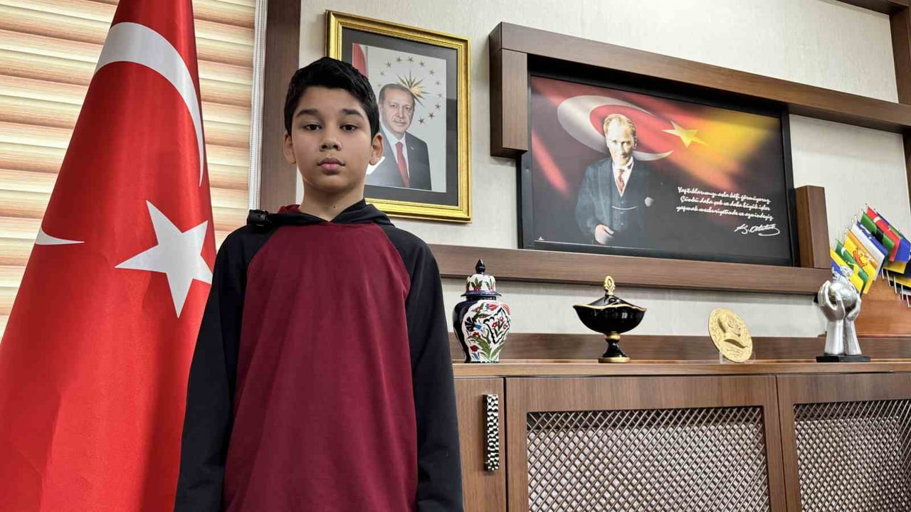 HEDİYE TAKDİMİNİN ARDINDAN GAZETECİLERE AÇIKLAMALARDA BULUNAN JAHANGİR GAPURJANOV, "PAZAR GÜNÜ...